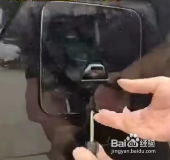 捷途旅行者备胎怎么拿取？