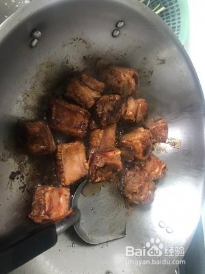 浓油赤酱的糖醋肉排的做法