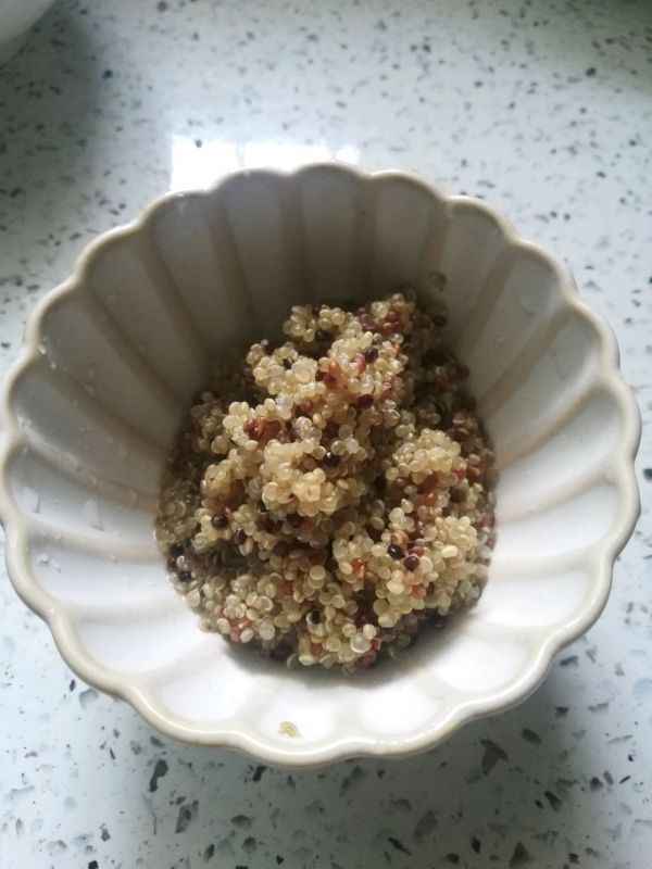 藜麦西蓝花虾皮粥