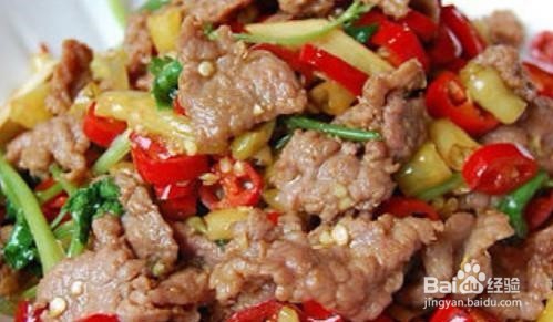 烧制这种肉搭配几个荆条辣椒,健筋骨还好吃。