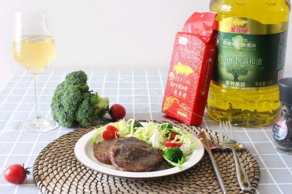 黑胡椒嫩煎牛排