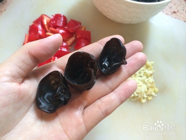 木耳炒鸡蛋的做法