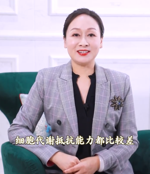 敏感肌肤只能用清水洗脸吗