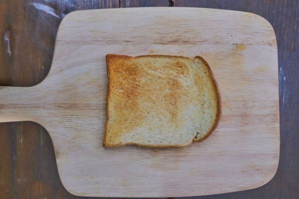 咸蛋黄酸梅鳕鱼三明治