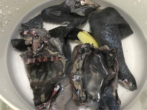 花胶虫草花乌鸡汤