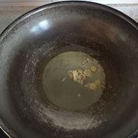 制作洋葱火腿炒馒头丁