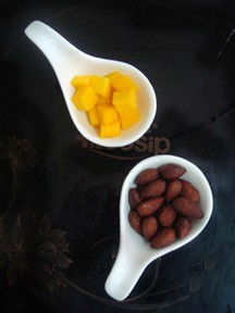 经典家常菜:牛奶炖蛋