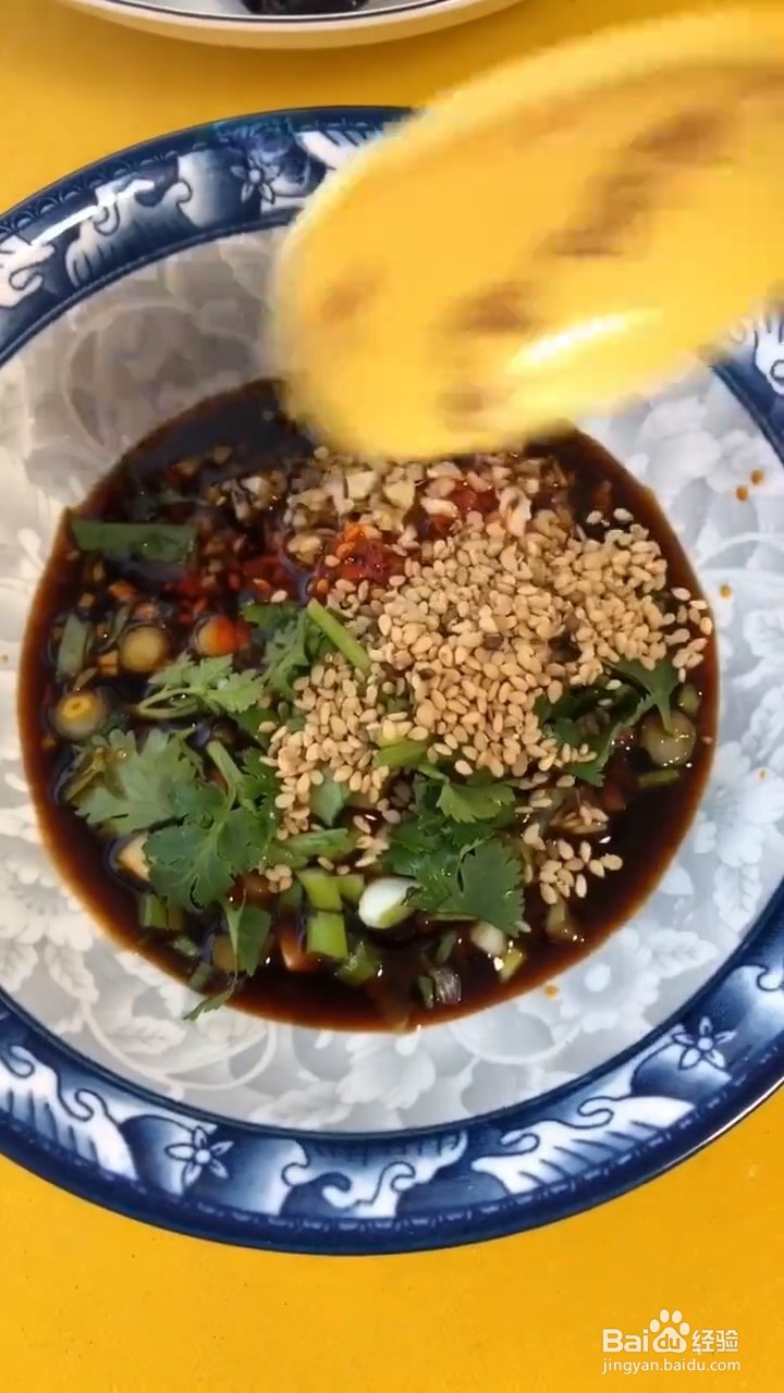 怎样在家正确自制味美的酱汁松花蛋