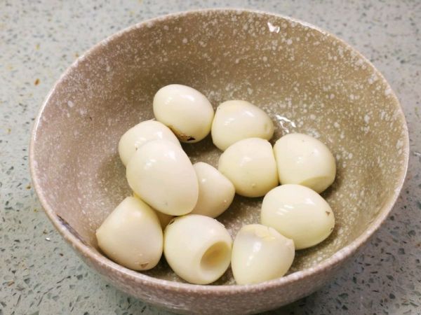 鹌鹑蛋腐竹糖水