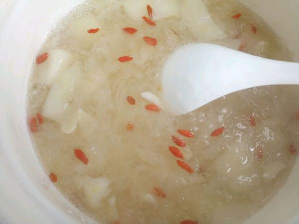 冰糖银耳雪梨羹