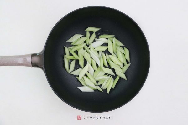 西芹清炒鲜百合