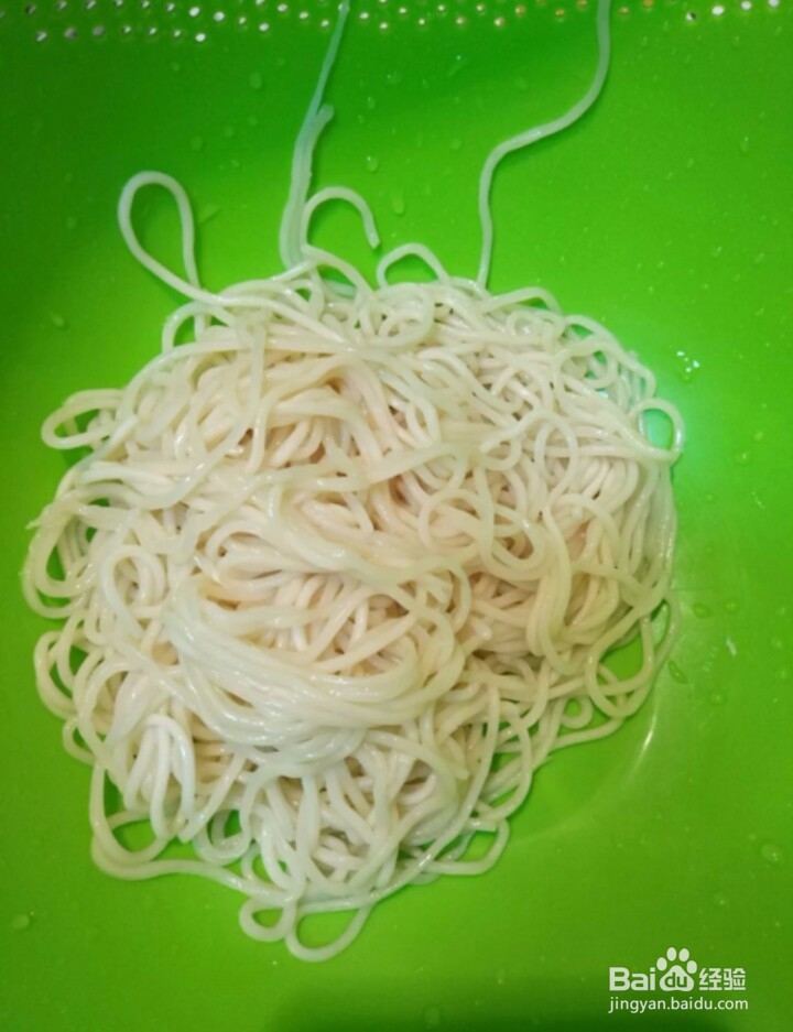 如何制作酱油炒面