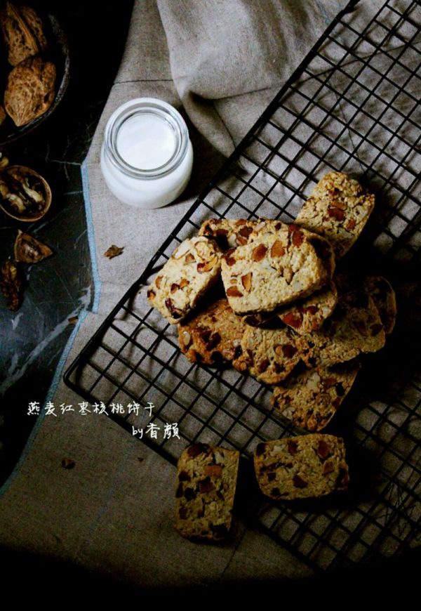 燕麦红枣核桃饼干