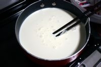 如何制作美味的香滑双皮奶