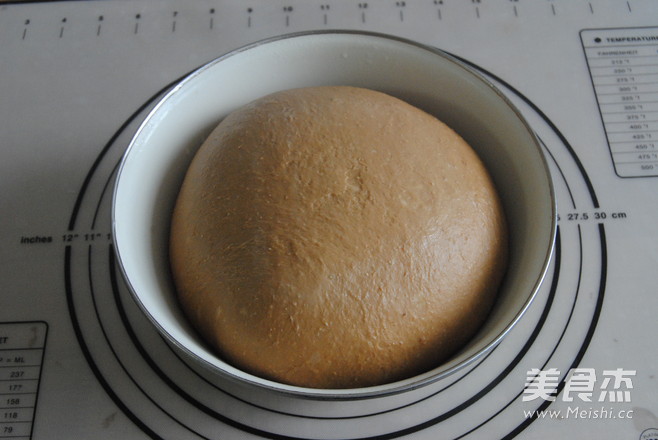 葡萄干红糖豆浆包