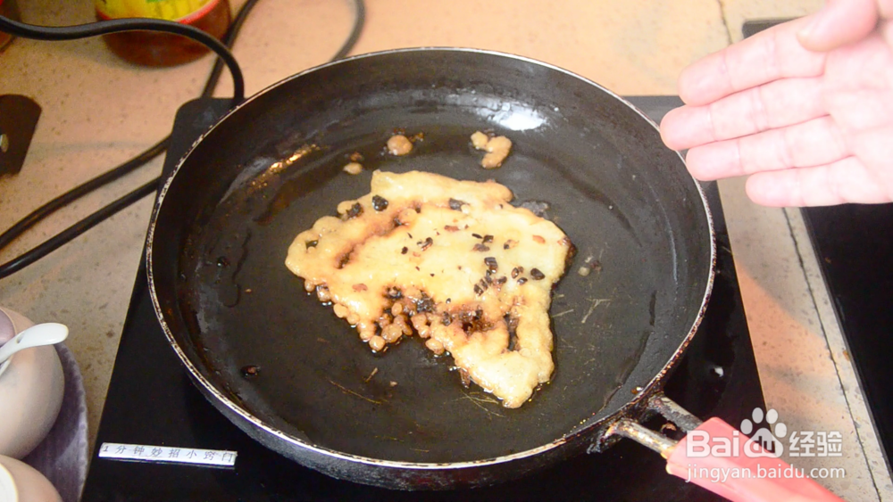 煎炸过的剩油发黑别倒掉，教你立马清亮无残渣