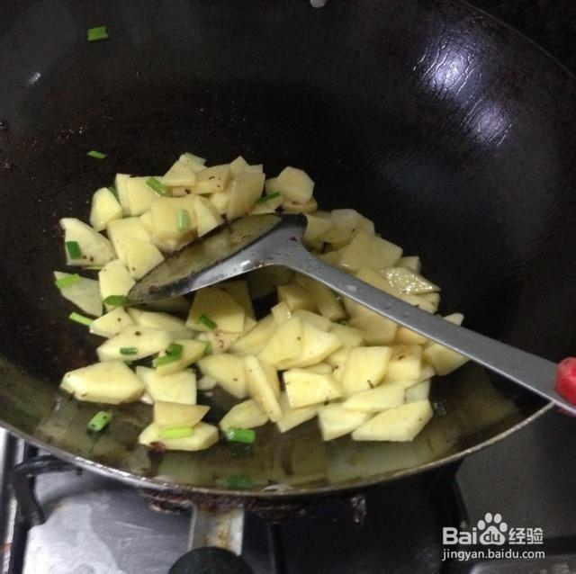 美食教学之土豆炒牛肉!