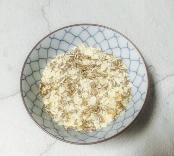 芒果牛奶芝麻燕麦粥