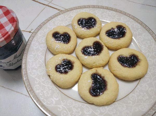 酥香蓝莓果酱饼干