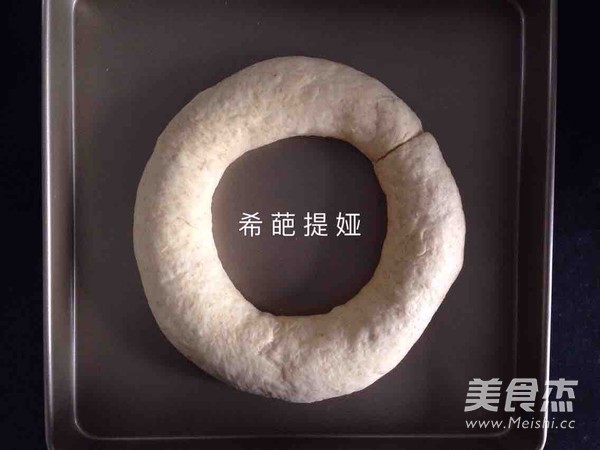 全麦肉松皇冠面包