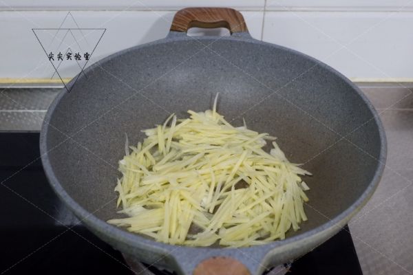 尖椒洋葱土豆丝
