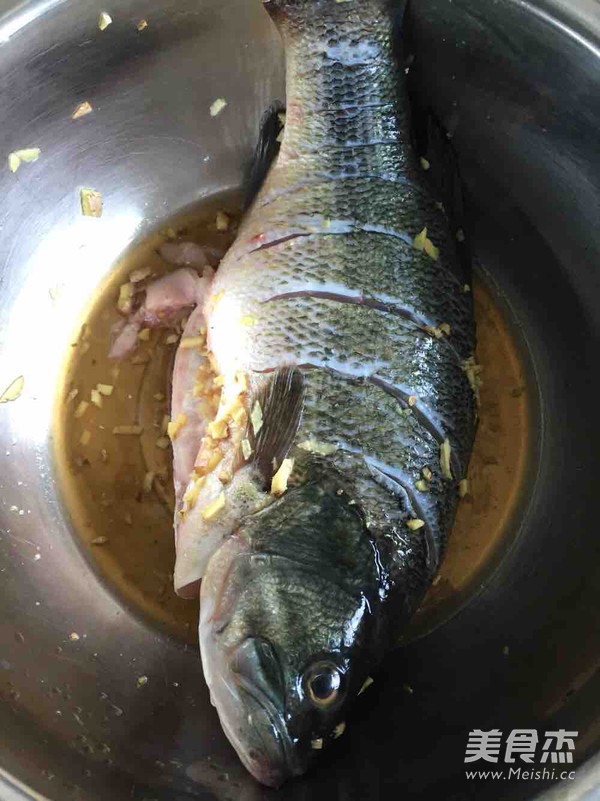 清蒸鲈鱼的做法