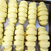 Q版毛毛虫肉松面包