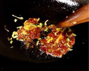 家常青椒木耳烧豆腐怎么做？超好吃简单的教程