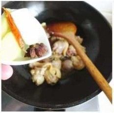 七夕节品味地道的家常菜-----香菇炖鸡