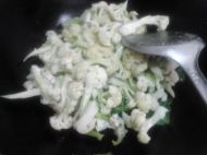 怎样做素炒花菜