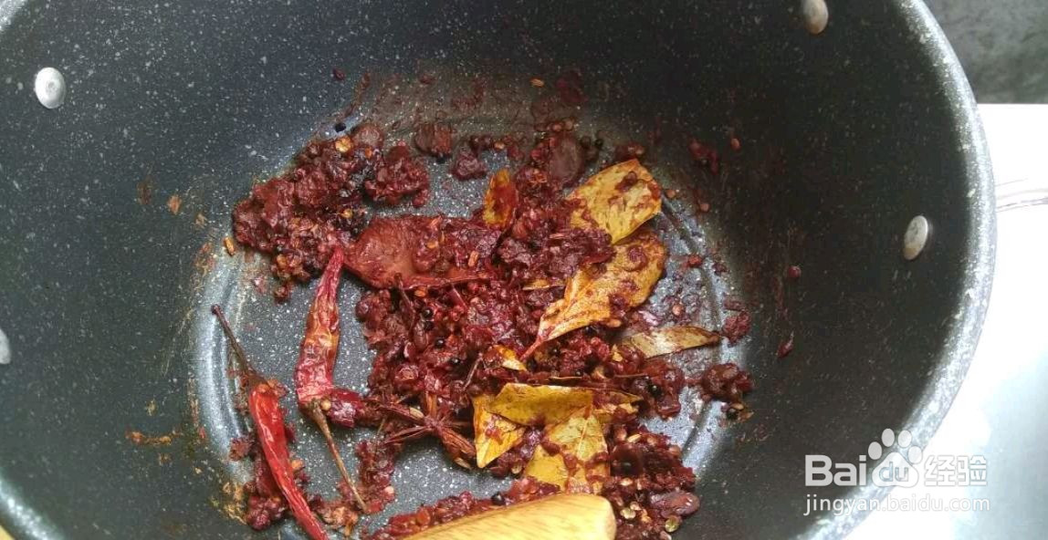 麻辣鸭脖的做法