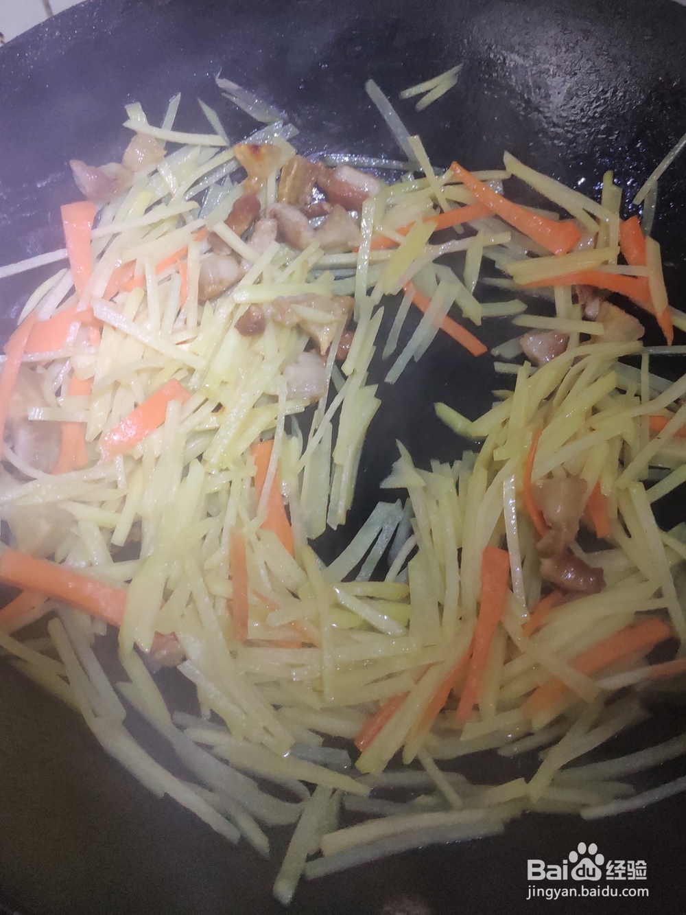 家常菜土豆丝炒肉 加些胡萝卜丝