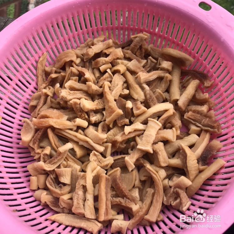 孩子爱吃的火腿猪脚萝卜