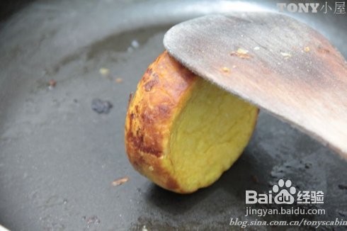 两个秘诀成就这款一听名字就让你流口水的平底锅“南瓜小米饼”