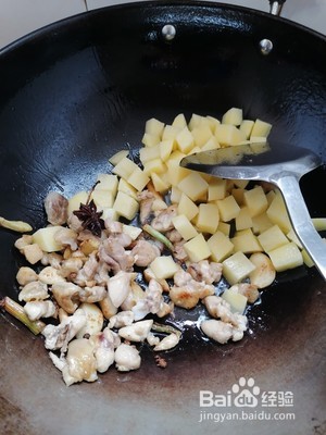 鸡腿肉烧土豆丁
