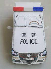 用紙片做的警車小模型