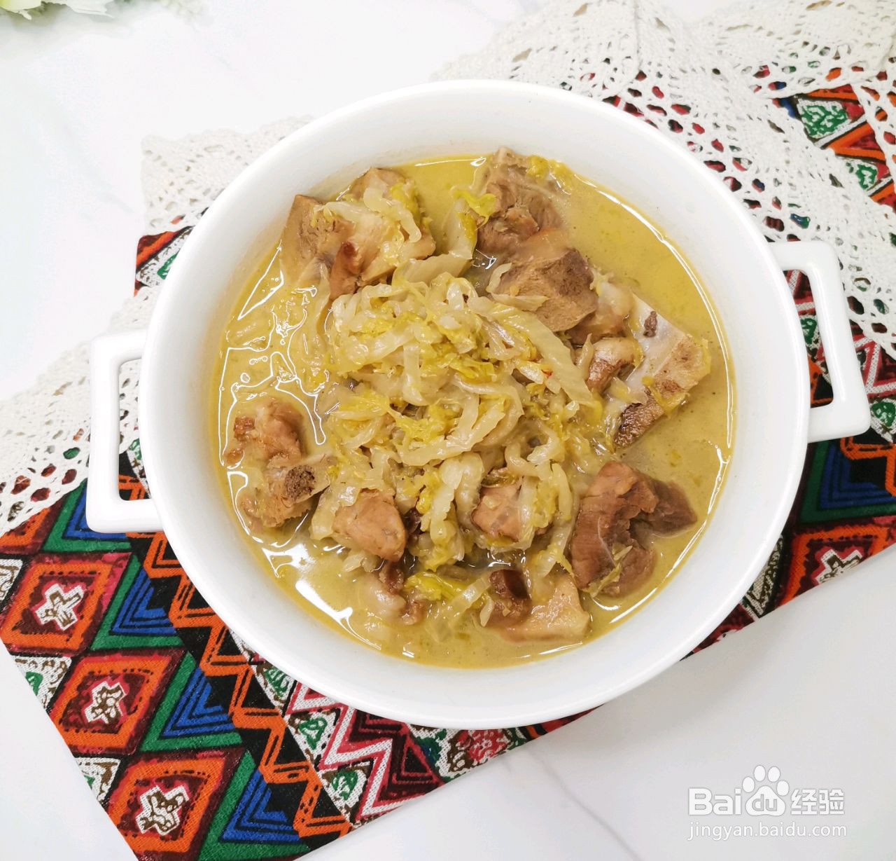 骨头炖酸菜的做法