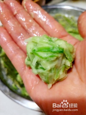 香酥软口的小吃摊版香炸萝卜丸子的做法