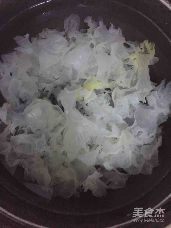 红枣枸杞银耳汤