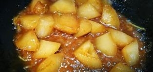 家庭小菜肉汁萝卜