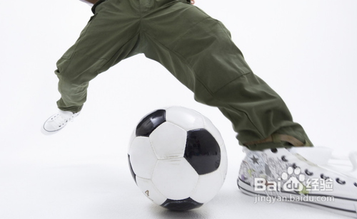 踢足球怎么避免犯规