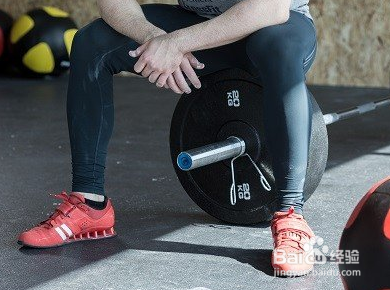 如何使用常见力量训练辅助护具