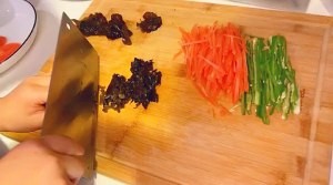 鱼香炒蛋的做法