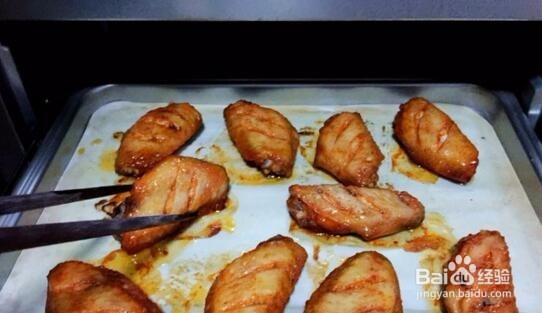 今天的菜谱是贝吉士的秘制鸡翅