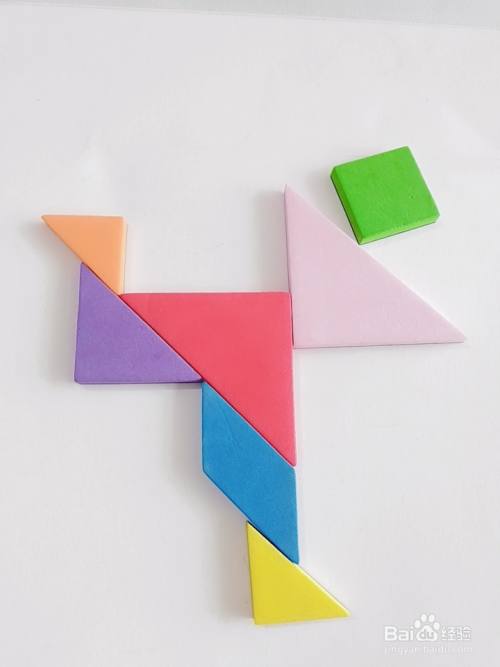 怎么样用七巧板拼一个后踢毽子的女孩(21)