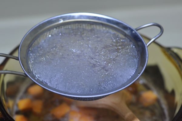 雪燕桃胶皂角羹