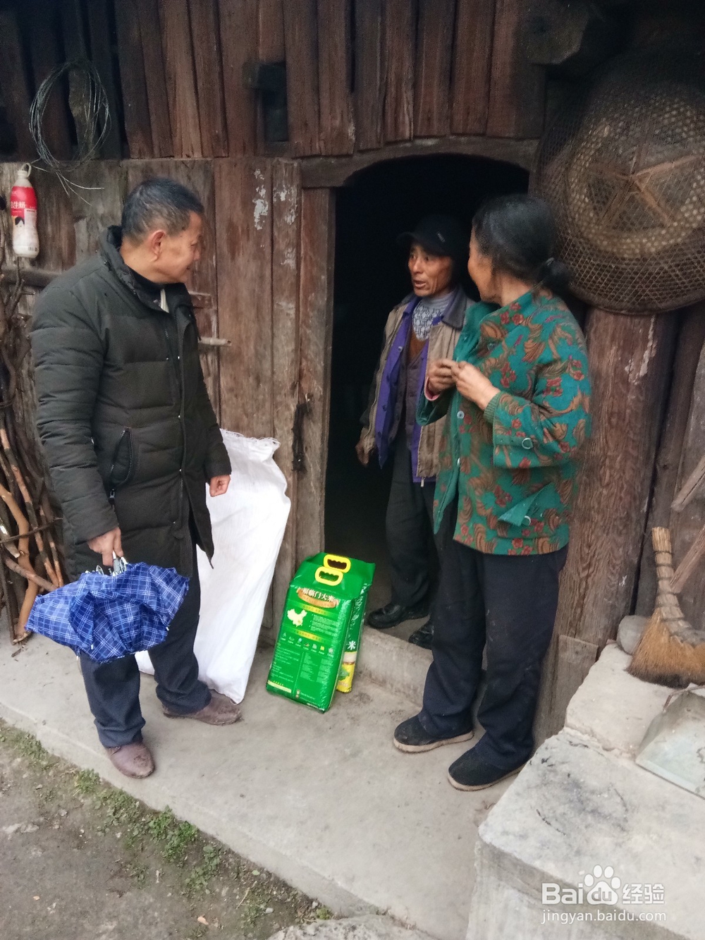 鸣凤村干部们工作认真经常走访贫困户记实