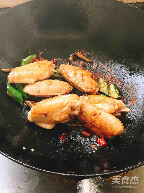椒香鸡翅的做法