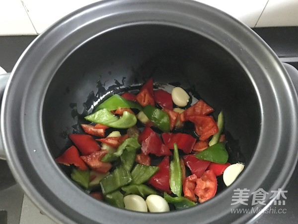 滑鸡啫啫煲的做法