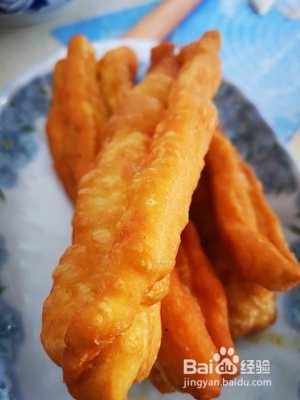 在家做香酥可口的油条